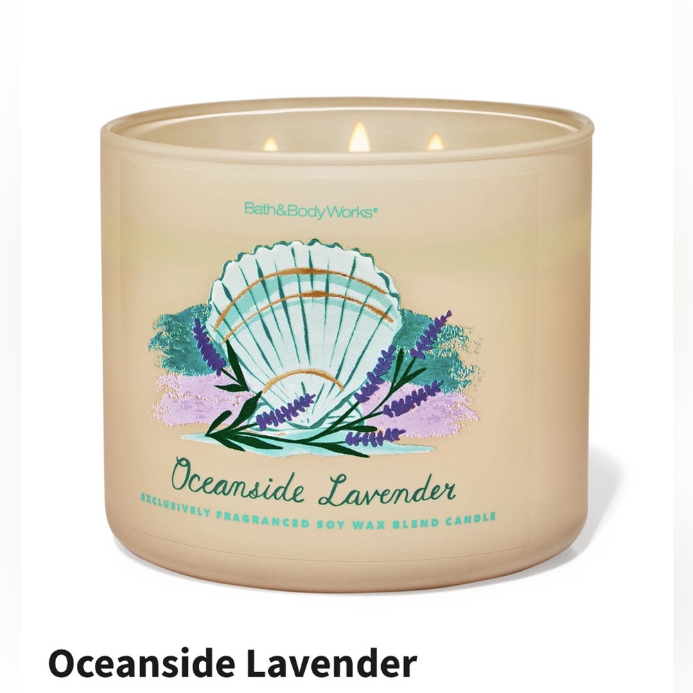 🆕BATH & BODY WORKS 3 WICK CANDLE/OCEANSIDE LAVENDER